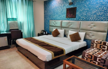 Hotel S & B East Inn