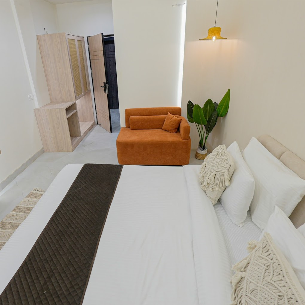 Elinor Hotel