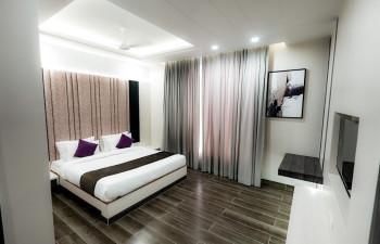 Elinor Hotel